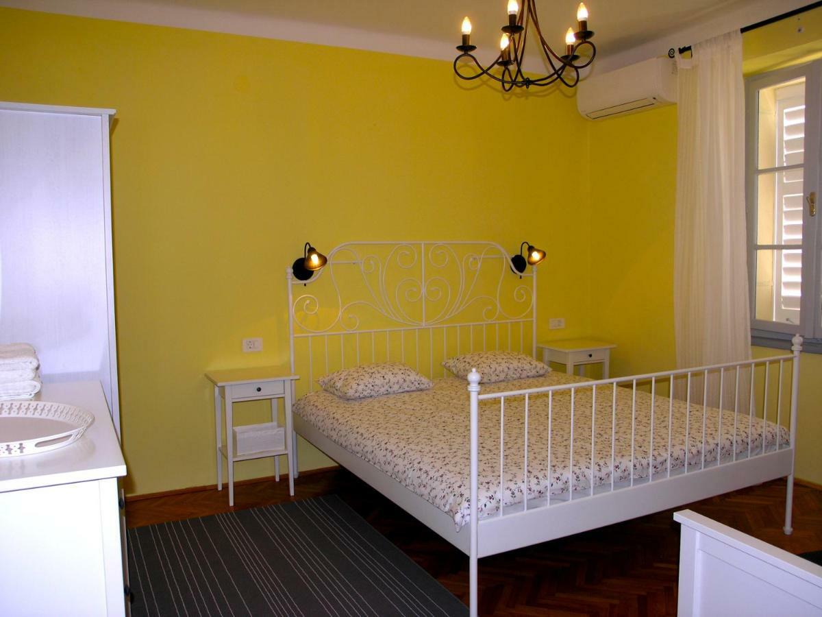 Holiday Home Lija Center Rab Town Exterior foto